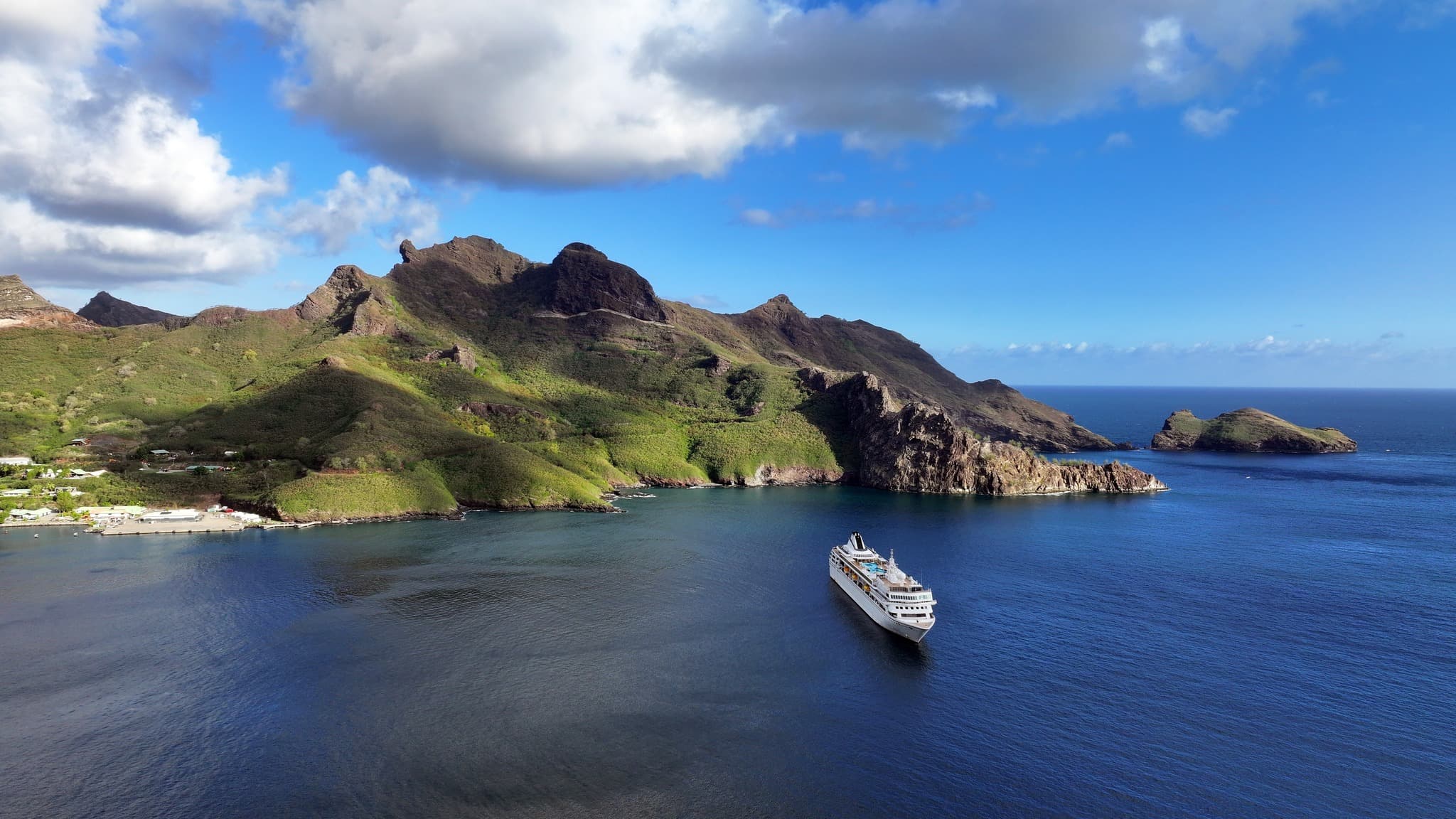 Villa Vie Odyssey sailing across the open ocean